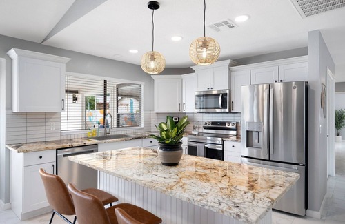 Covey Casa | 4 King Beds - Quiet Neighborhood, Heated Pool+Putting Green+Bocce
