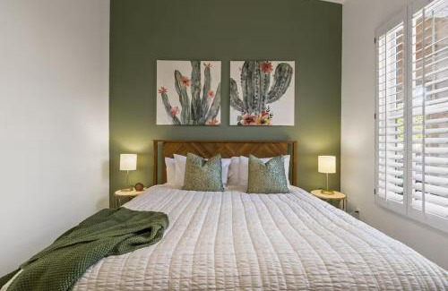 Garden Lakes Casa | 4 King Size Beds - Hot Tub & Pool