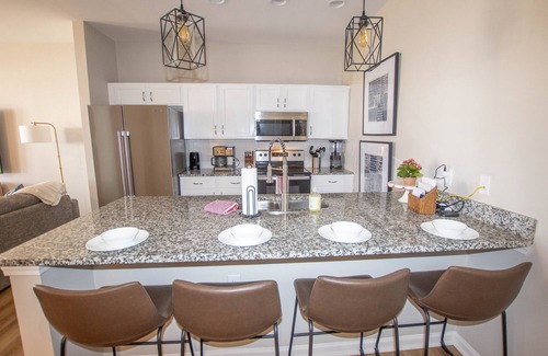 Oxford Cabaña | 4 King Suites! Modern Cottage Close to Campus & Square!
