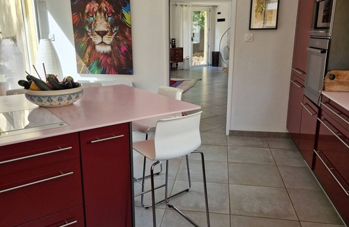 Saint-Maximin Casa | 4 kms from UZES town architect 330 m² heated pool