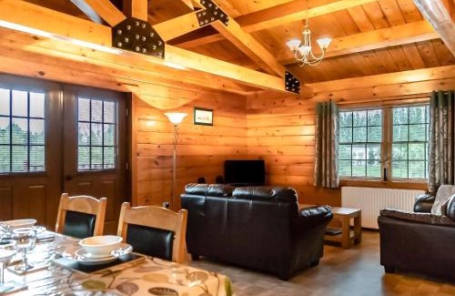 Old Leake Casa | 4 Lakeview Lodge
