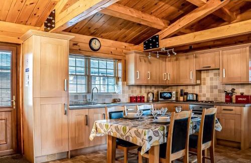 Old Leake Casa | 4 Lakeview Lodge