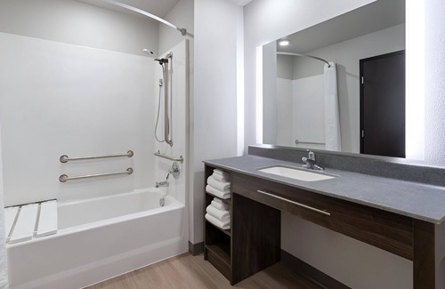 Watertown Hotel | 4 Long-Term Friendly Rooms Near Local Dining & Shops - Walk to Redlin Art Center