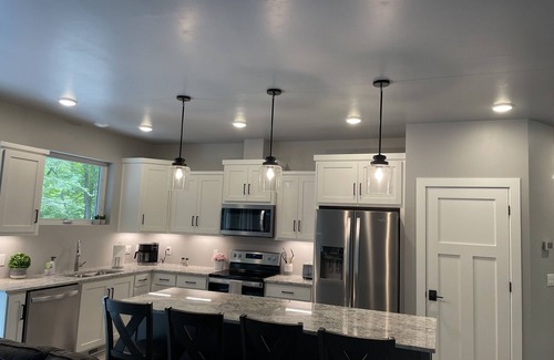 Egg Harbor Casa | 4 Master Suite Home that Sleeps 12 in the Heart of Door County ~ Hot tub