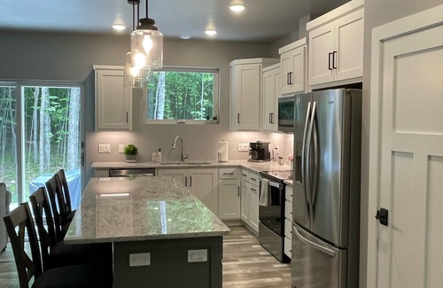 Egg Harbor Casa | 4 Master Suite Home that Sleeps 12 in the Heart of Door County ~ Hot tub