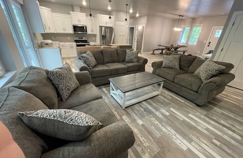 Egg Harbor Casa | 4 Master Suite Home that Sleeps 12 in the Heart of Door County ~ Hot tub