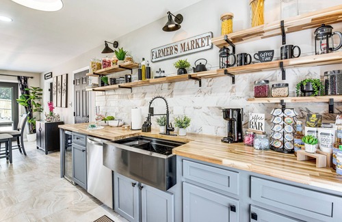 Church Street Casa | 4 Mi to Airport: Atlanta Home w/ Deck & Hot Tub