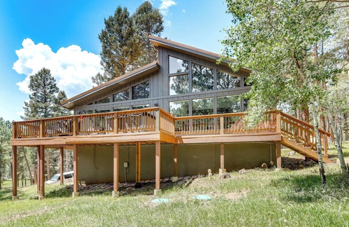 Angel Fire Cabaña | 4 Mi to Angel Fire Resort: Retreat w/Hot Tub