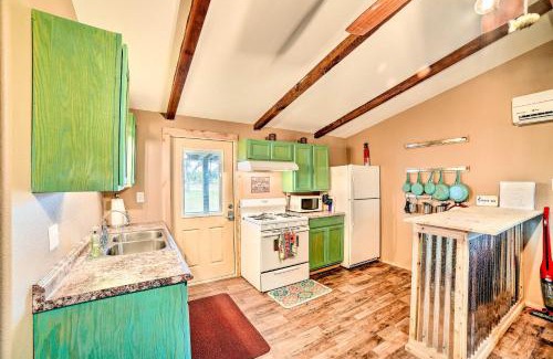 Rockport Casa | 4 Mi to Beach and Fishing Rockport Cottage with Deck!