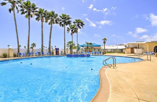 Port Isabel Casa | 4 Mi to Beach Home with Pool and Golf in Port Isabel!