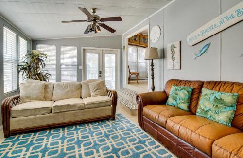 Port Isabel Casa | 4 Mi to Beach Home with Pool and Golf in Port Isabel!