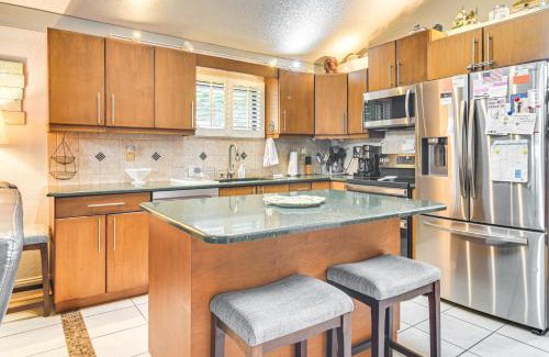 Seminole Casa | 4 Mi to Beach Sunny Seminole Home with Pool