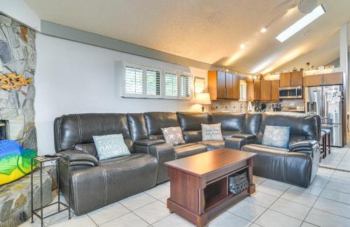 Seminole Casa | 4 Mi to Beach Sunny Seminole Home with Pool