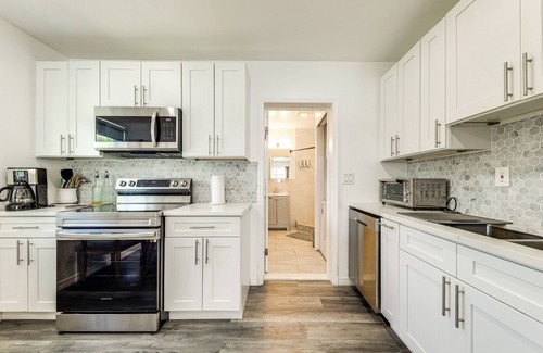 North Andrews Gardens Casa | 4 Mi to Beach: Home w/Patio in Fort Lauderdale!