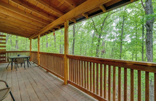 Sylvan Shores Cabina | 4 Mi to Beaver Lake: Peaceful Log Cabin w/ Deck!