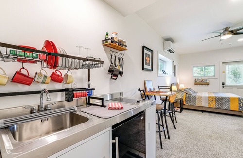 Court House Apartamento | 4 Mi to Blue Ridge Parkway: Floyd Studio w/ Yard
