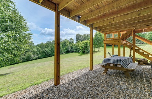 Court House Apartamento | 4 Mi to Blue Ridge Parkway: Floyd Studio w/ Yard