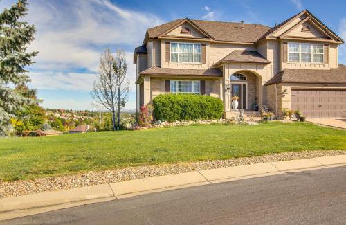 Southwest Colorado Springs Apartamento | 4 Mi to Broadmoor! Apt with Movie Theater and Mtn View