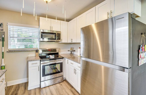 Walkers Holly Hill Cabaña | 4 Mi to Daytona Boardwalk & Beaches: Cute Cottage