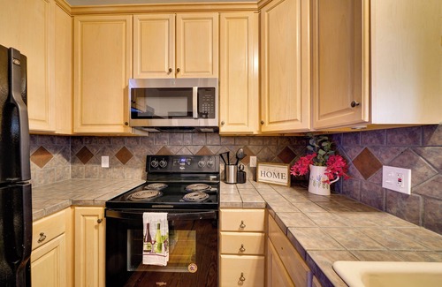 Highland Park Cabaña | 4 Mi to Downtown! Cozy Bungalow in San Antonio