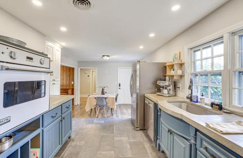 Sans Souci Casa | 4 Mi to Dtwn Home with Fire Pit in Greenville