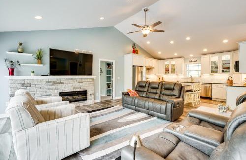 Lawrenceburg Casa | 4 Mi to Dtwn Ohio River Valley Home with Deck!