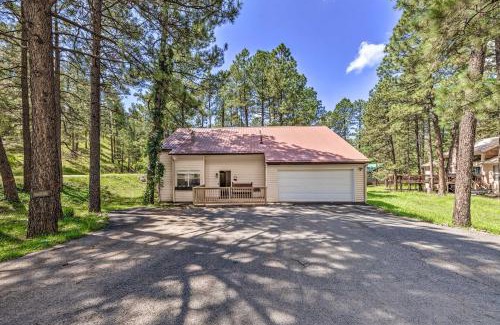 Ruidoso Casa | 4 Mi to Dtwn Ruidoso Cabin with Deck and Game Room!