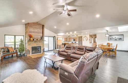 Sturgis Casa | 4 Mi to Dtwn Sturgis Cabin with Hot Tub and Game Room