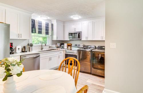 Newport News Casa | 4 Mi to Hampton Coliseum Home with Yard!