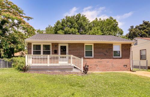 Newport News Casa | 4 Mi to Hampton Coliseum Home with Yard!
