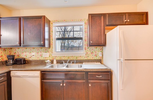 High Point Casa | 4 Mi to HPU: Pet-Friendly Home w/ Yard!