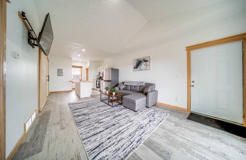 Erie Condominio | Erie Condo Near Lake w/ Golf Views & Balcony