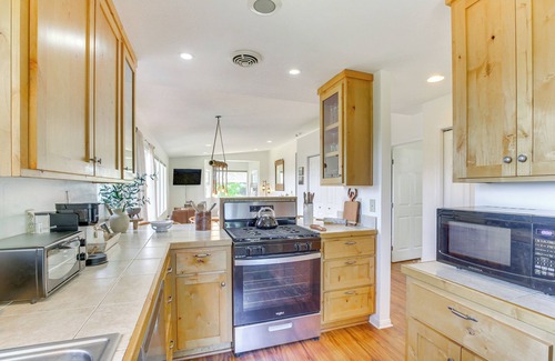 Cedarpines Park Cabina | 4 Mi to Lake Gregory: Crestline Cabin