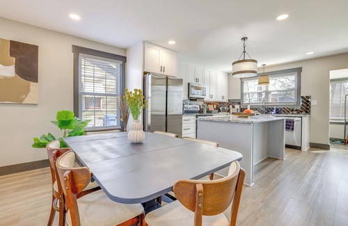 Sans Souci Casa | 4 Mi to Liberty Bridge: Greenville Getaway w/ Deck