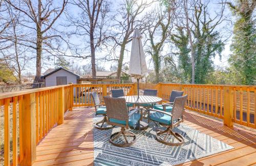 Sans Souci Casa | 4 Mi to Liberty Bridge Greenville Getaway with Deck