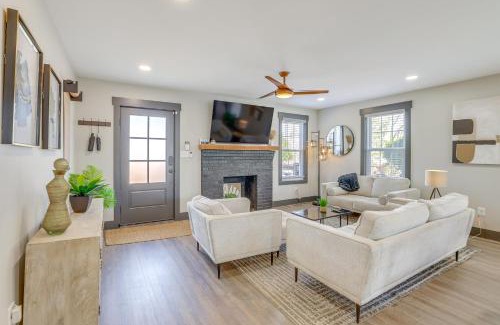 Sans Souci Casa | 4 Mi to Liberty Bridge Greenville Getaway with Deck