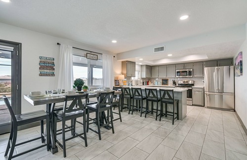 Lake Havasu City Casa | 4 Mi to London Bridge Beach: Family Home w/ Pool!