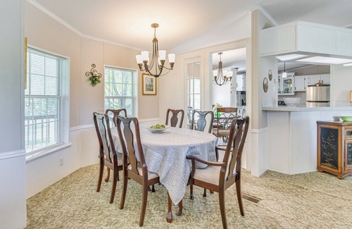 Elizabeth Casa | 4 Mi to Norfork Lake: Country Stay w/ Farm Views!