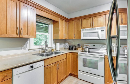 Park Forest Village Casa | 4 Mi to Penn State: Suburban Happy Valley Home
