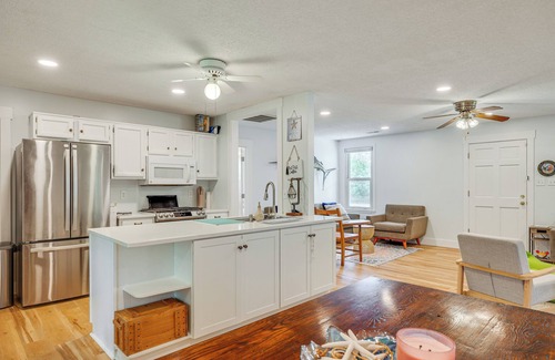 Morehead City Cabaña | 4 Mi to Radio Island Beach: Family Cottage