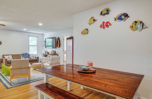 Morehead City Cabaña | 4 Mi to Radio Island Beach: Family Cottage
