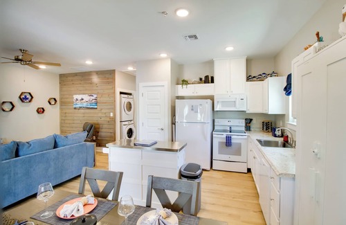 Fulton Cabaña | 4 Mi to Rockport Beach Park: Home w/Resort Perks