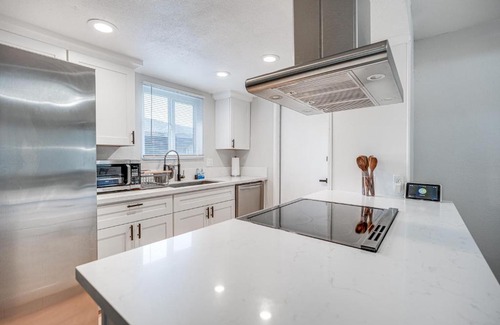 Stockton Casa | 4 Mi to San Joaquin River Remodeled Home with Patio