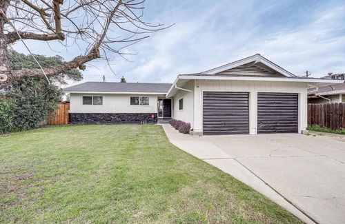 Stockton Casa | 4 Mi to San Joaquin River Remodeled Home with Patio