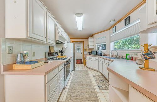 Cloudcroft Casa | 4 Mi to Ski Cloudcroft Family Escape with Fireplace