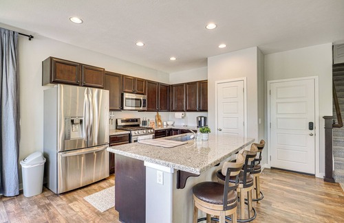 West Jordan Casa | Utah Family Home: Pool & Tennis Court Access