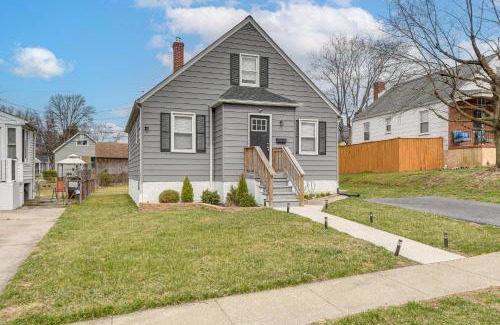 Parkville Apartamento | 4 Mi to Universities Quaint Parkville Apartment!