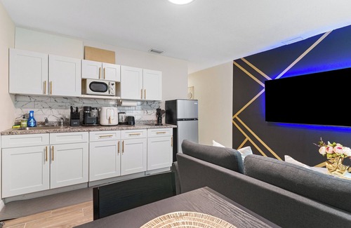 East Tampa Apartamento | 4 miles from Downtown Tampa B