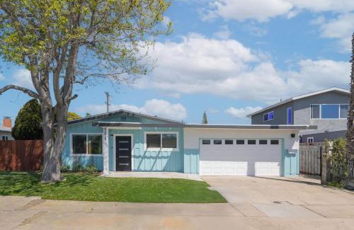 North Clairemont Casa | 4 Miles to Beach Central and Newly Renovated