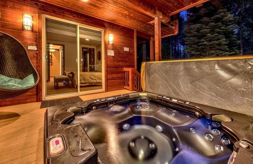 Y Area Casa | 4 miles to Lake, Heavenly, Casinos w/ 7 bedrooms, 5.5 baths, Sleeps 20, 6800 sqf